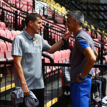 Javi Gracia e Imanol Alguacil se saludan en la previa de un amistoso entre el Watford y la Real (F