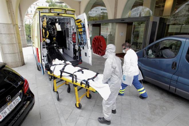Un jugador del Fuenlabrada es trasladado al hospital.