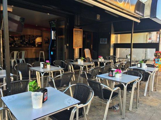 Terraza del pub Samoa, en Oleiros, A Coruña (Foto: TripAdvisor).