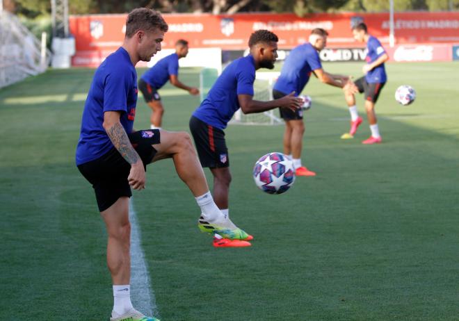 Trippier, en un entrenamiento del Atlético de Madrid (Foto: @Atleti).