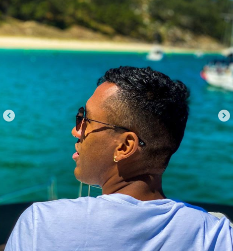 Renato Tapia en barco por las Islas Cíes (Foto: Instagram).