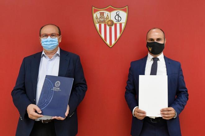Firma del acuerdo entre el Sevilla y la UCAM.