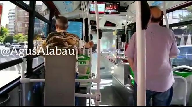 Bronca en un autobus en Valencia entre el conductor y un usuario por el uso de la mascarilla