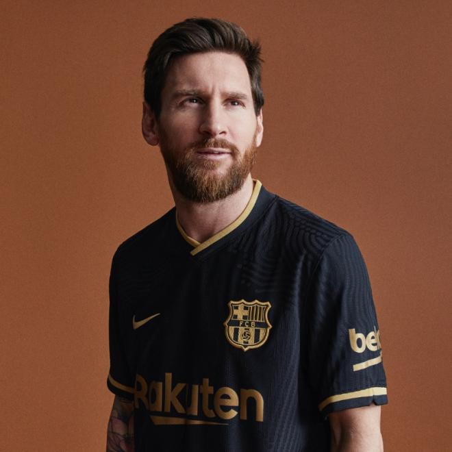 Leo Messi con la nueva camiseta azulgrana.