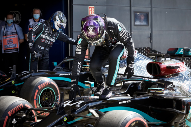 Lewis Hamilton, tras su ‘pole’ en el GP de Gran Bretaña 2020 (Foto: @MercedesAMGF1).