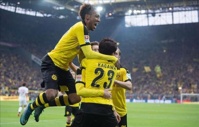 Celebración de un gol del Borussia Dortmund, con Kagawa y Aubameyang como protagonistas (Foto: EPA