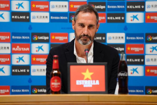 Vicente Moreno, en su primera rueda de prensa con el Espanyol (Foto: RCDE).