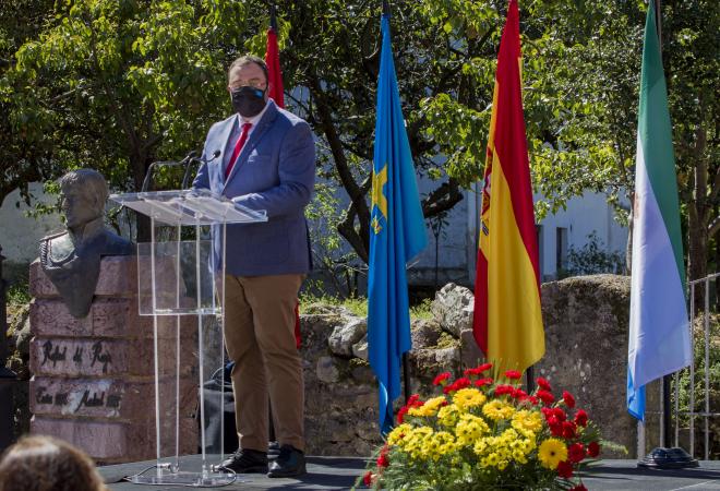 Adrián Barbón, Presidente del Principado de Asturias, con mascarilla (Foto: Gobierno de Asturias)