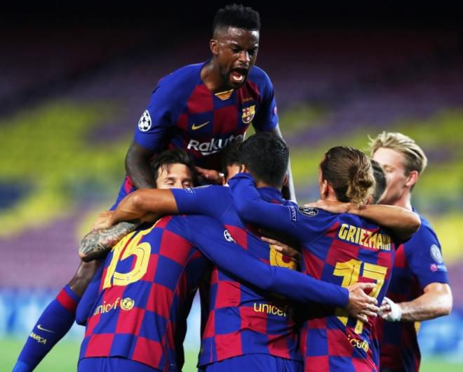 Semedo, en lo alto de la celebración junto a Messi, Lenglet, Griezmann y De Jong (Foto: FC Barcelona).