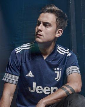 Dybala, con la segunda camiseta de la Juventus para la 2020/21.