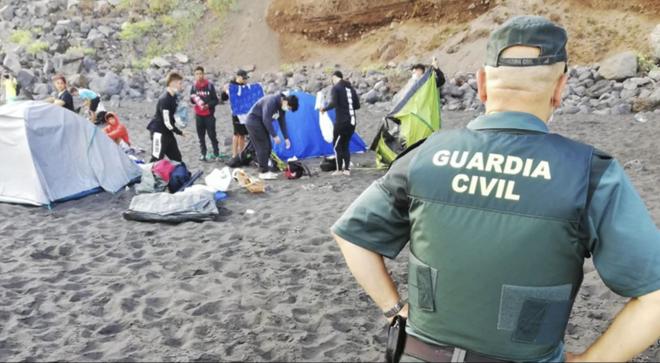 La Guardia Civil desaloja la quedada de Los Patos, en Tenerife.