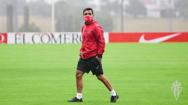 David Gallego, durante su primer entrenamiento al frente del Sporting (Foto: RSG).