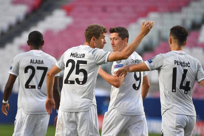 Muller, Lewandowski y Perisic celebran el gol del Bayern (Foto: FC Bayern).