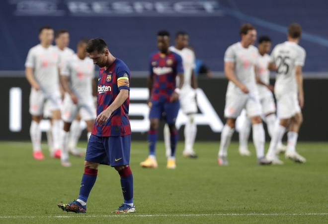 Messi, cabizbajo ante la contundencia del Bayern (Foto: EFE).