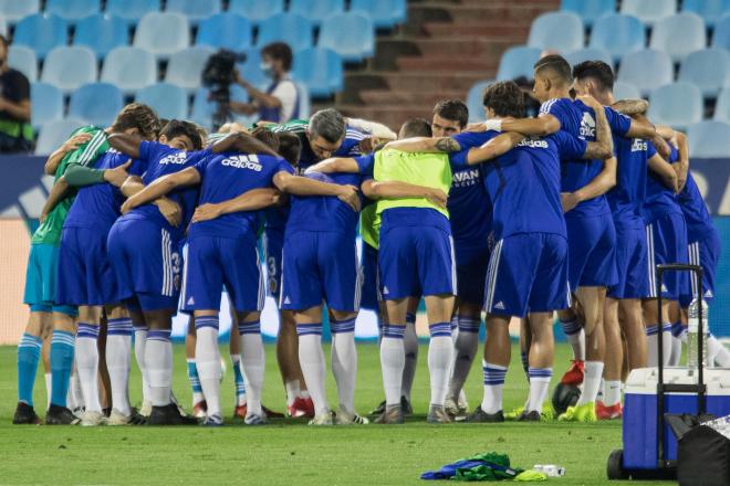 Piña del equipo antes de enfrentarse al Elche (Foto: Daniel Marzo).