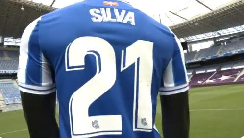 El dorsal y el nombre de Silva, en la camiseta de la Real.
