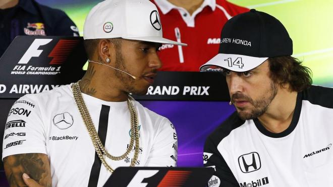 Lewis Hamilton y Fernando Alonso, en una rueda de prensa.