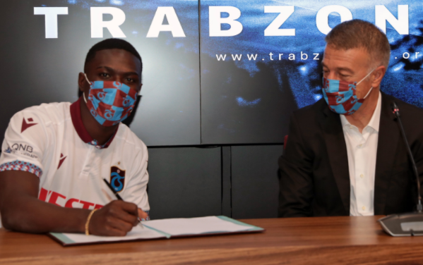 Stiven Plaza es presentado como nuevo jugador del Trabzonspor