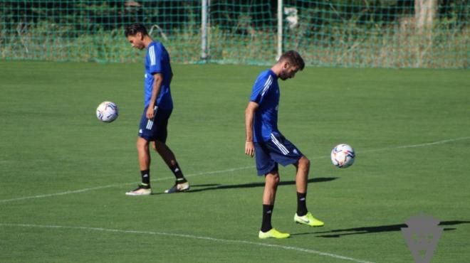 Dos jugadores entrenan en El Rosal (Foto: Cádiz CF).