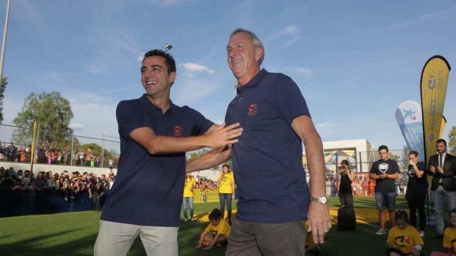 Xavi Hernández y Johan Cruyff, en un acto (Foto: Fundación Johan Cruyff).