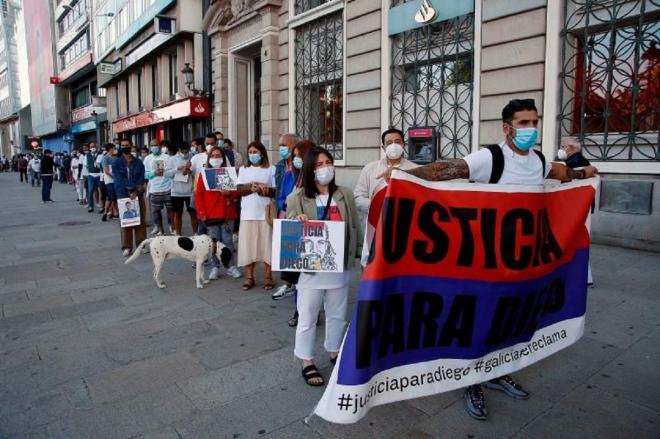 Manifestación para que se haga justicia con el asesinato de Diego Bello en A Coruña (Foto: EFE).