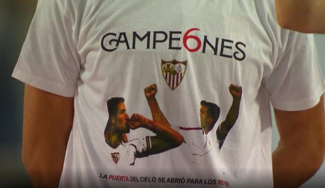 Camiseta homenaje del Sevilla FC a José Antonio Reyes y Antonio Puerta.