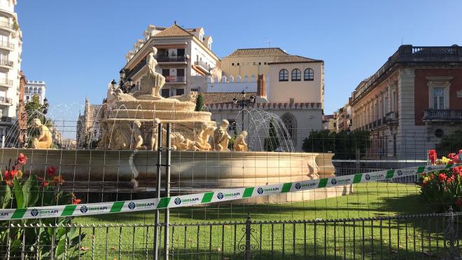 El Ayuntamiento blinda la Puerta de Jerez (Foto: Kiko Hurtado).