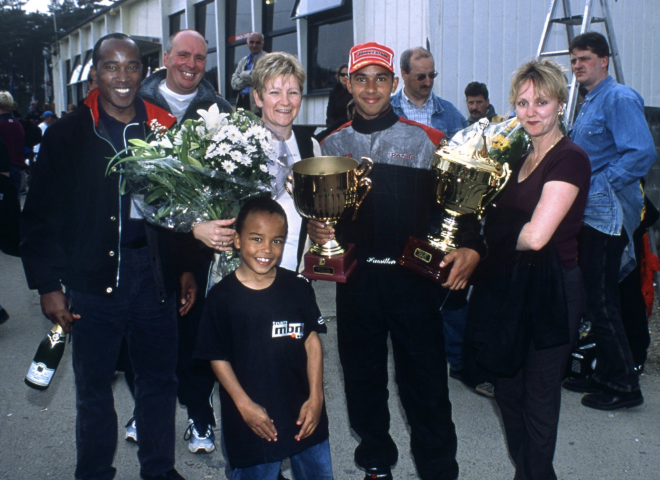 Lewis Hamilton, junto a su familia cuando tenía 15 años (Foto: LH).