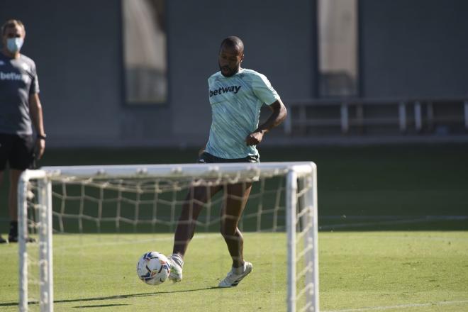 Sidnei, en el entrenamiento (Foto: Kiko Hurtado).