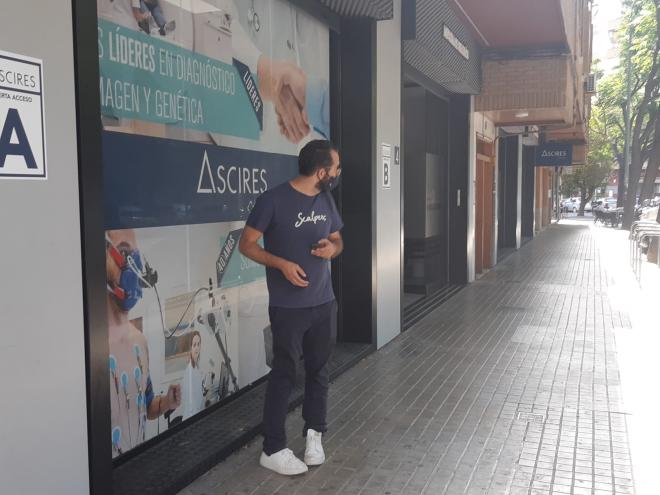 Víctor Orta en la revisión médica de Rodrigo