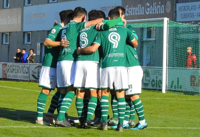 Los jugadores del Coruxo F.C celebrando un gol.