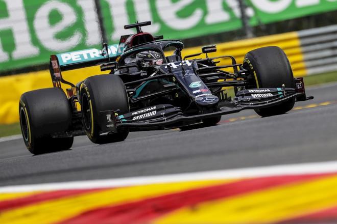 Lewis Hamilton no pudo de momento con Max Verstappen en el circuito de Spa.