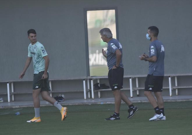 Raúl y Pellegrini en el entrenamiento del Betis (Foto: Kiko Hurtado).