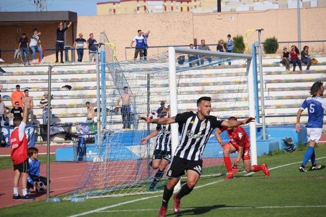 Elady Zorrilla, jugador que interesa al Dépor, celebra un gol con el FC Cartagena (Foto: FC Cartagena).