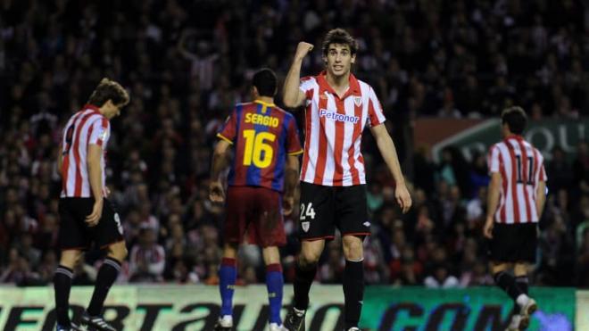 Javi Martínez, en plena euforia, en un partido del Athletic Club ante el FC Barcelona.