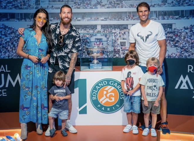Sergio Ramos, Pilar Rubio y sus hijos, junto a Rafa Nadal en su museo (Foto: Instagram):