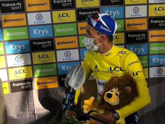 Alaphilippe ya con el maillot amarillo tras vencer en la segunda etapa del Tour.