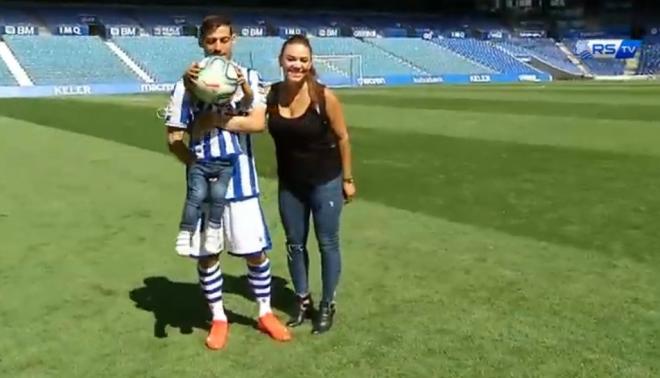 David Silva junto a su familia, en el Reale Arena.