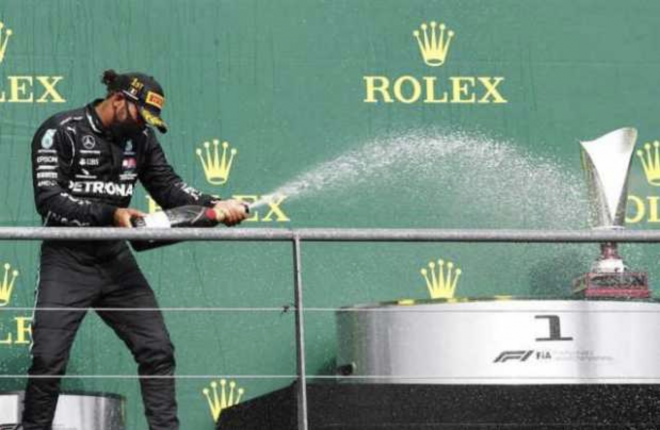 Lewis Hamilton, en el podio del GP de Bélgica (Foto: EFE).