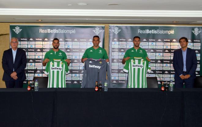 Presentación de Martín Montoya, Claudio Bravo y Víctor Ruiz (Foto: RBB).