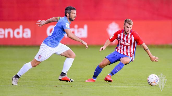 Lance del Sporting-Logroñés de premteporada (Foto: RSG)