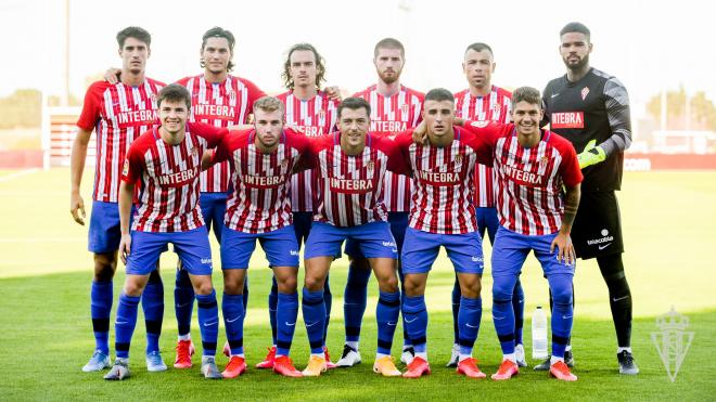 Once del Sporting ante el Logroñés de premteporada (Foto: RSG)