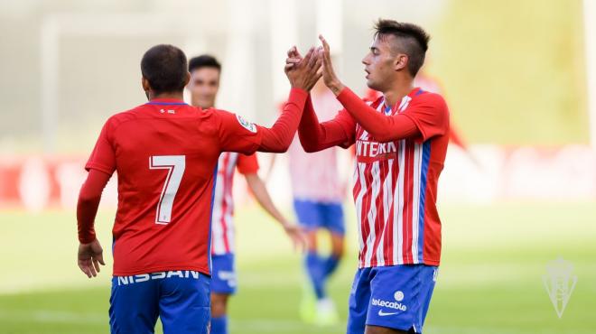 Pedro Díaz y Aitor celebran un gol de pretemporada (Foto: Sporting).