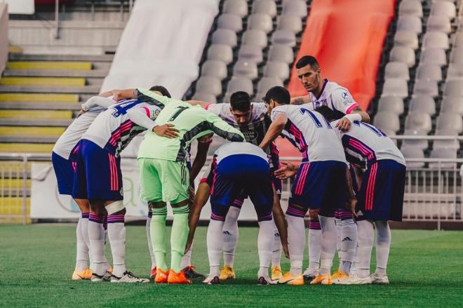 Piña del once del Pucela en Braga (Foto: Real Valladolid).