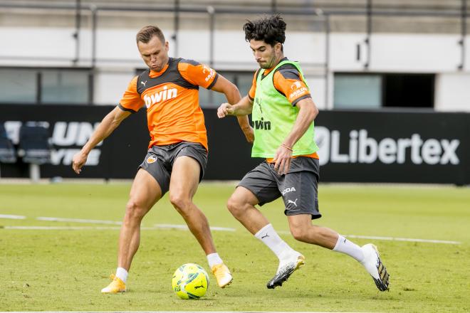 Carlos Soler no estará disponible para Javi Gracia (Foto: Valencia CF)