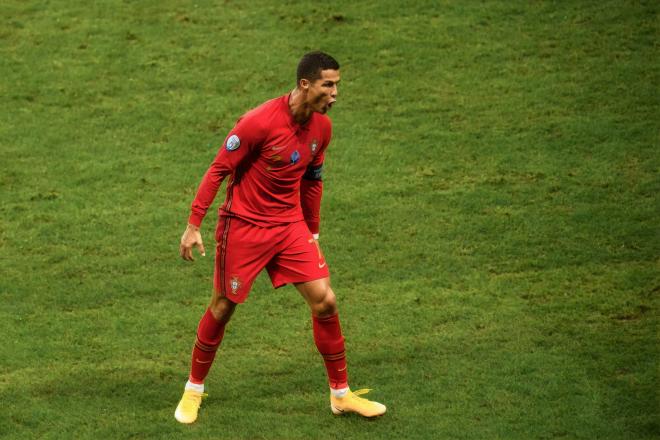 Celebración de Cristiano Ronaldo con Portugal ante Suecia.