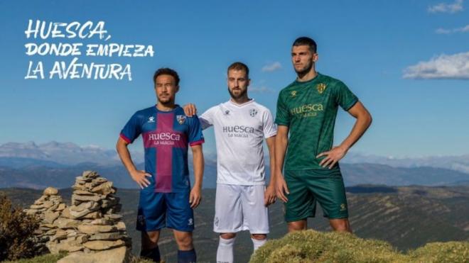 Las tres camisetas del Huesca para la temporada 2020/21.