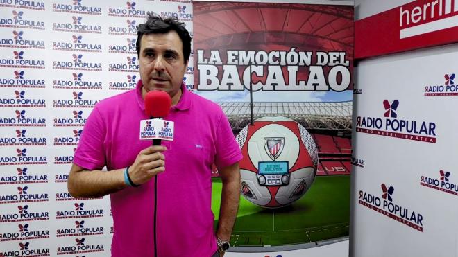 Asier Elorriaga, entrenador de fútbol y comentarista de Radio Popular.