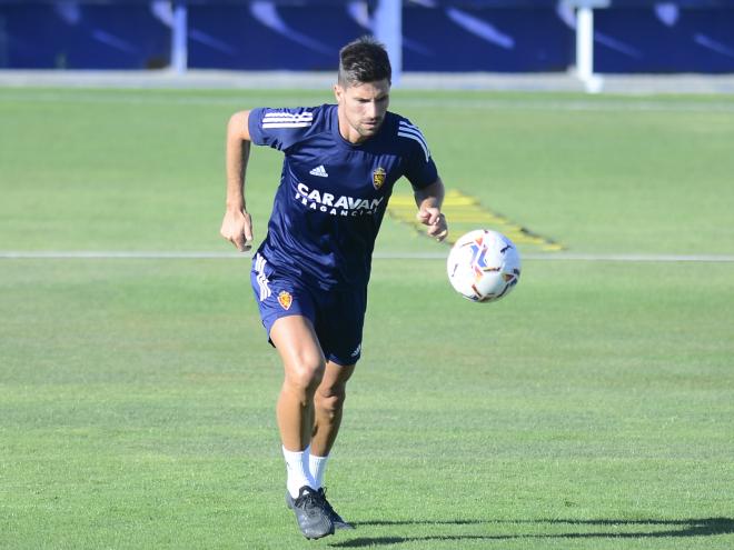 Adrián González, durante un entrenamiento con el Real Zaragoza (Foto: Dani Marzo).