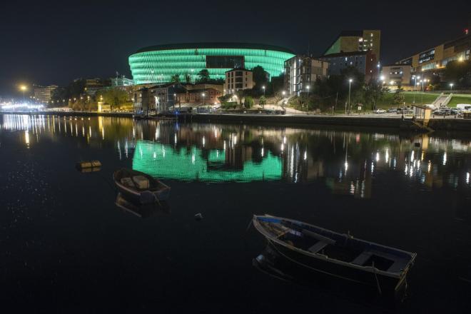 Espectacular imagen de San Mamés verde por la fibrosis quística (Foto: Athletic Club).